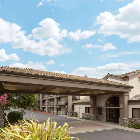Hawthorn Suites By Wyndham Napa Valley
